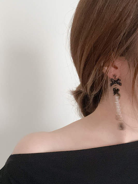 Longtemps Ribbon Dangle Studs in Black