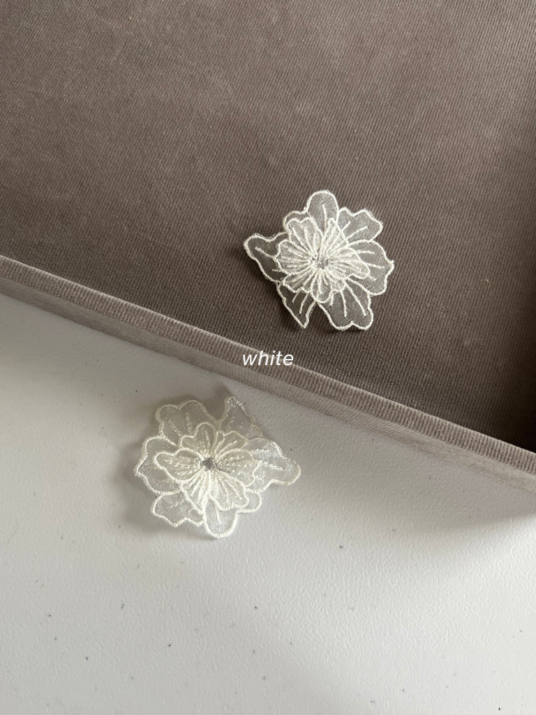 Hana Flower Charm (2 colours)